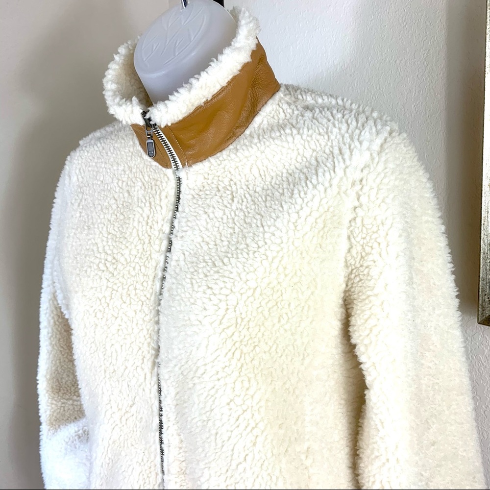 Orvis Cozy Teddy Bear Sherpa Jacket Leather Patch Gem